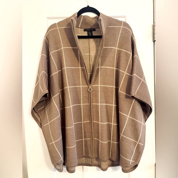 TAHARI NWOT CAPE W/GOLD THREAT DETAIL & GOLD ZIPPER ACCENT SOFT& ELEGANT/MUST HV - Picture 2 of 6